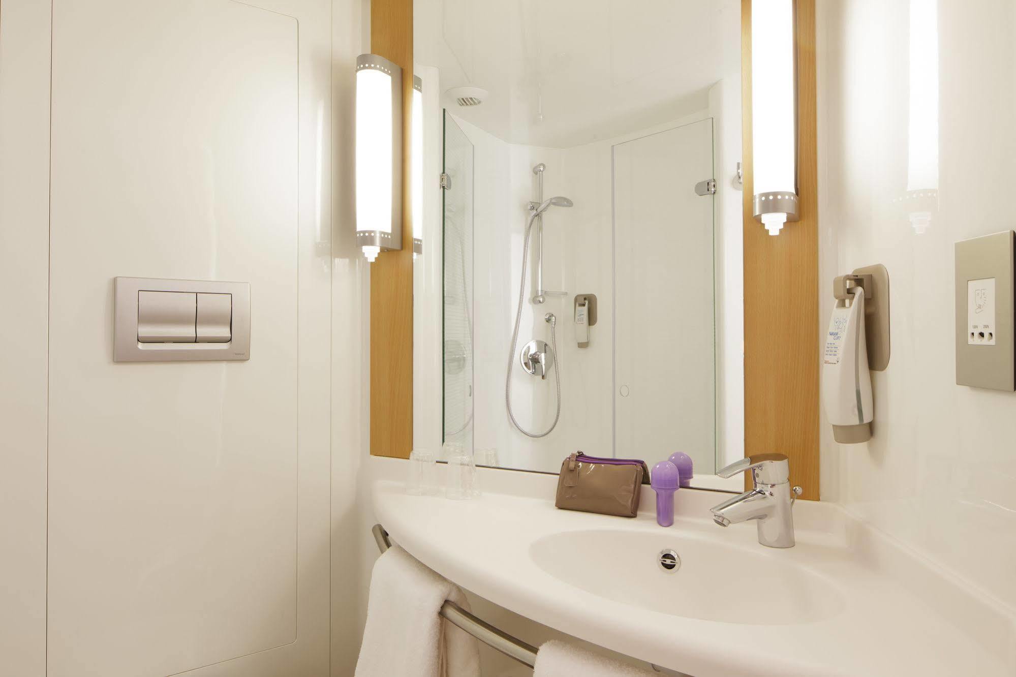 Ibis Wellingborough Hotel Kültér fotó